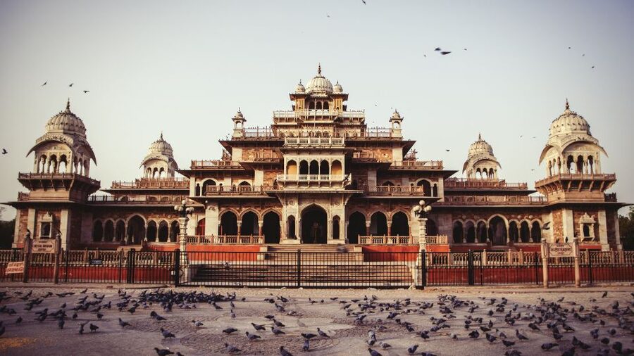 Jaipur City Tour: City Palace, Jantar, Hawa & Jal Mahal - The private car and pickup details