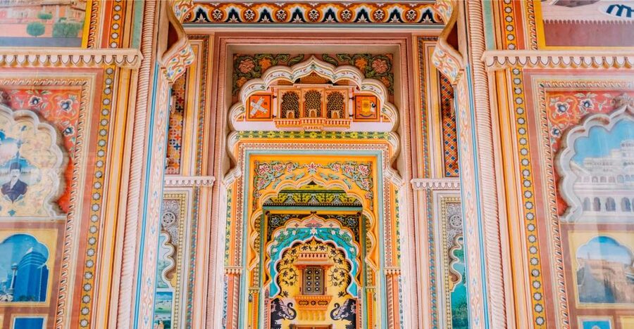 Jaipur City Tour: City Palace, Jantar, Hawa & Jal Mahal - City Palace: two hours among Jaipur’s royal rooms