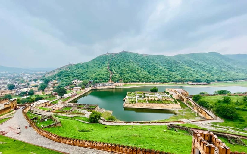 Jaipur: City Tour Full-Day Sightseeing with Guide - Lunch and the practical value of a private car