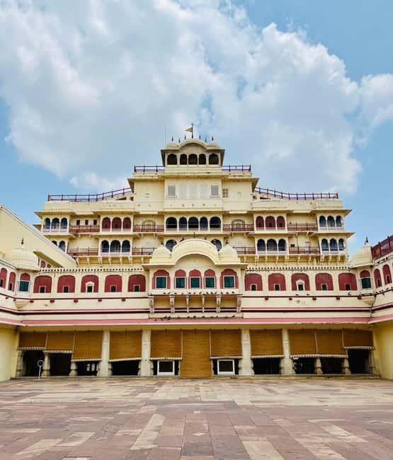Jaipur: City Tour Full-Day Sightseeing with Guide - Gaitore Ki Chhatriyan and quiet stonework