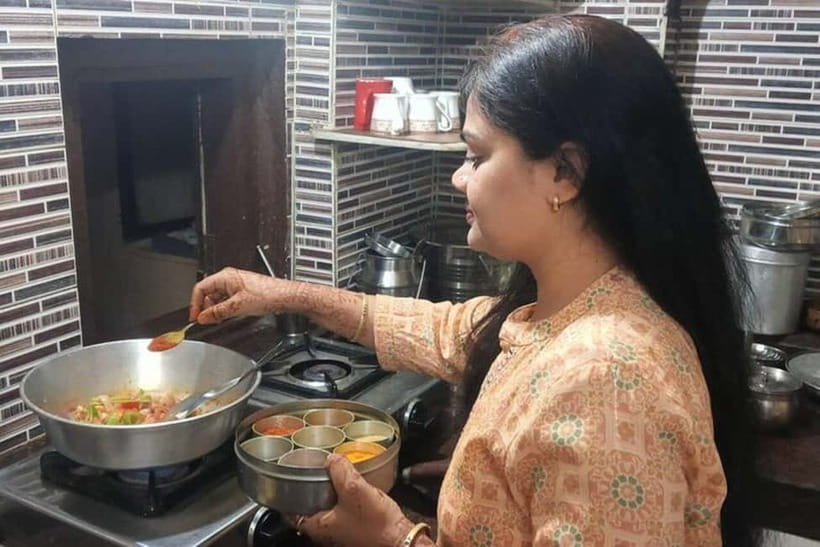 Jaipur: Cooking Class with a Local Family - From chapati dough to a full meal