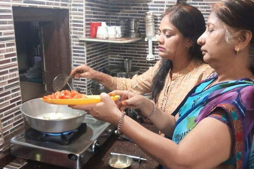 Jaipur: Cooking Class with a Local Family - Starting with chai and conversation