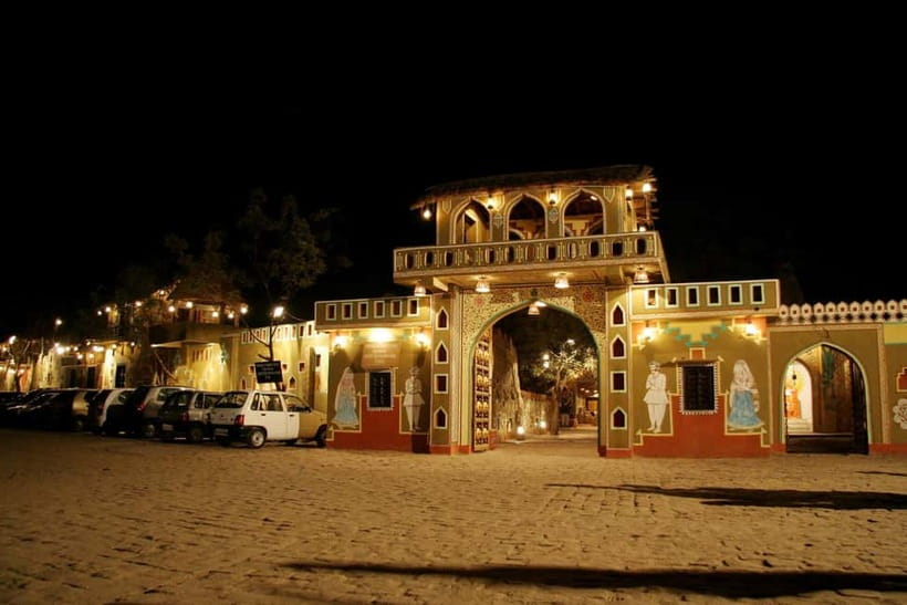 Jaipur: Cultural Evening Tour & Dinner at Chokhi Dhani - The vegetarian dinner: dal baati churma and more