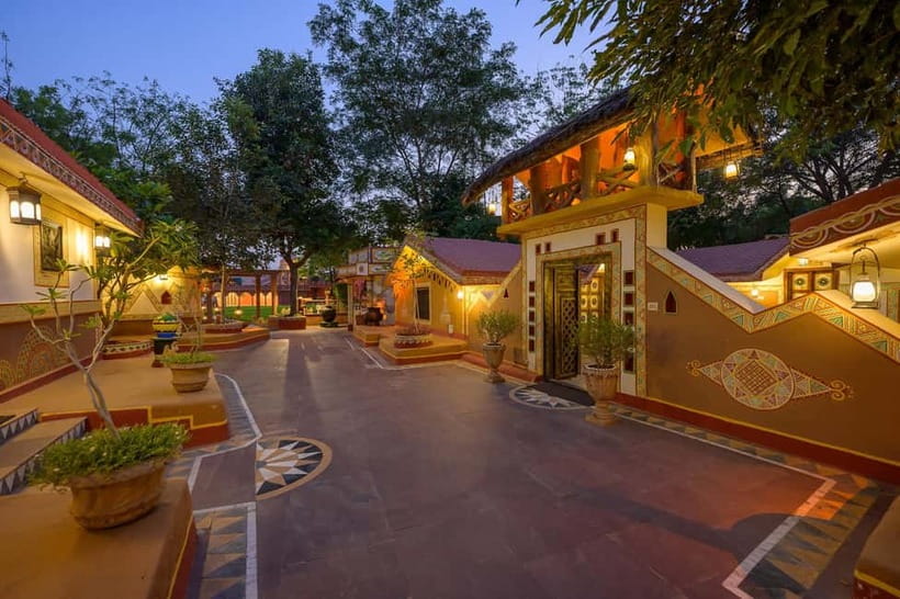 Jaipur: Cultural Evening Tour & Dinner at Chokhi Dhani - The drivers can shape the evening