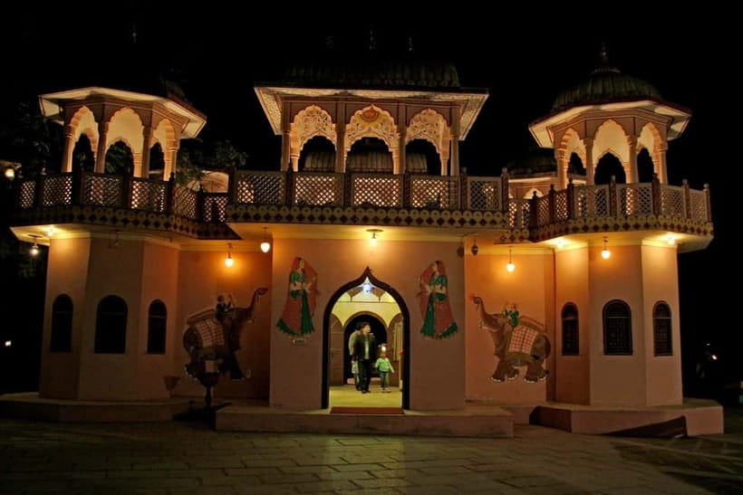 Jaipur: Cultural Evening Tour & Dinner at Chokhi Dhani - Who will enjoy this most?