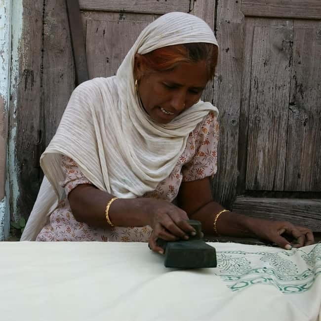 Jaipur: Cultural Tour with Artisan Craft Experiences - Seeing patterns made at the block-printing table