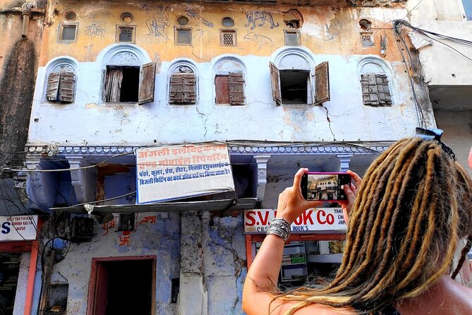 "Jaipur Cultural Walk: Explore life behind the pink walls" - Chhoti Chaupar: chai before the narrow lanes