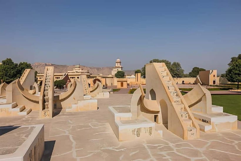 Jaipur: Elephant Activities Feed, Paint & Ride with Pickup - The local side of Jaipur with Jeet