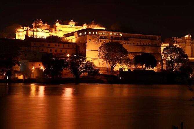 Jaipur: Evening City Tour In Open Jeep - Albert Hall Museum under evening lights
