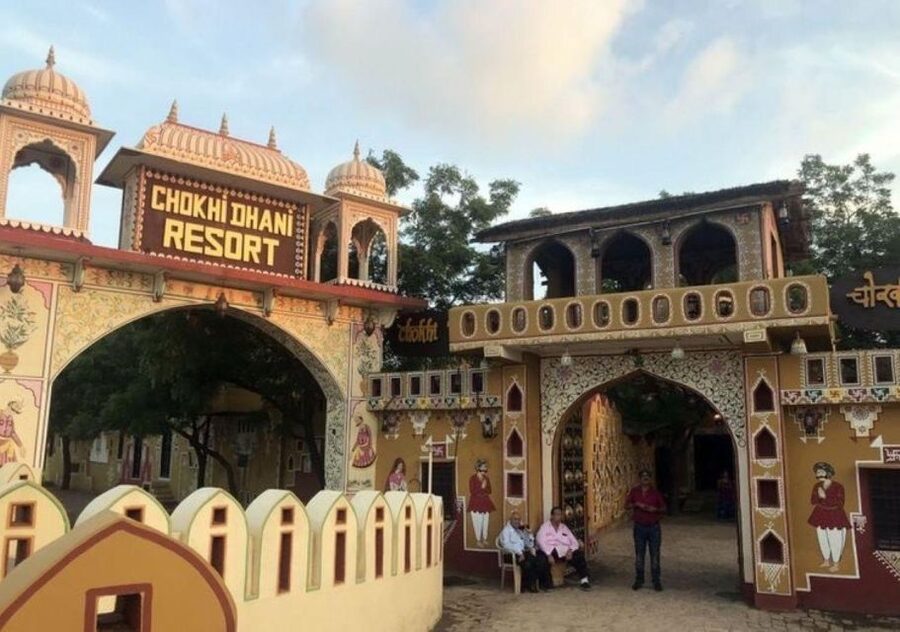 Jaipur Evening Tour Chokhi Dhani village culture with dinner - Who will get the most from this evening
