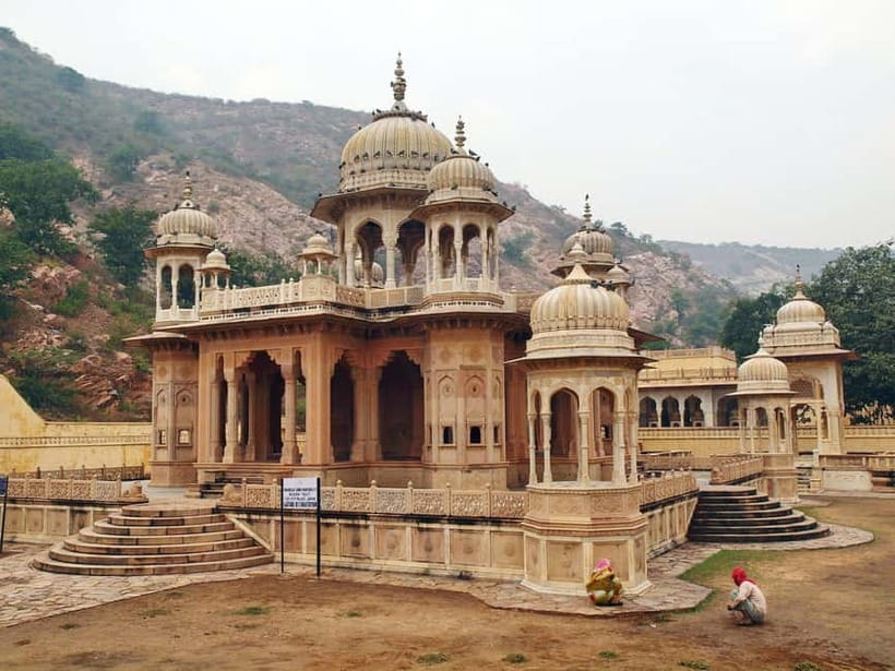 Jaipur: Explore Amber, Jaigarh & Nahargarh Fort with Sunset - Panna Meena Stepwell offers a different kind of architecture