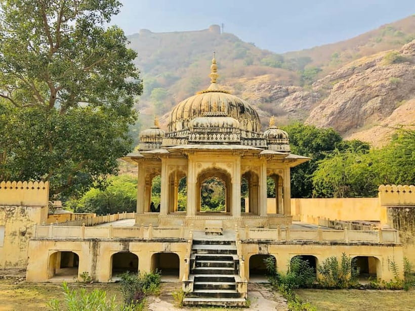 Jaipur: Full-Day City Tour with Car, Guide & Skip-the-Line - Gaitor Ki Chhatriyan: carved memorials away from the main circuit