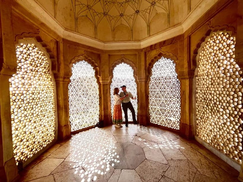 Jaipur: Full-Day City Tour with Car, Guide & Skip-the-Line - Hawa Mahal: a quick start in the old city
