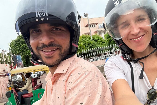 Jaipur Full-Day Motorbike Tour for Solo Female Travelers - Hawa Mahal gives you Jaipur’s famous facade