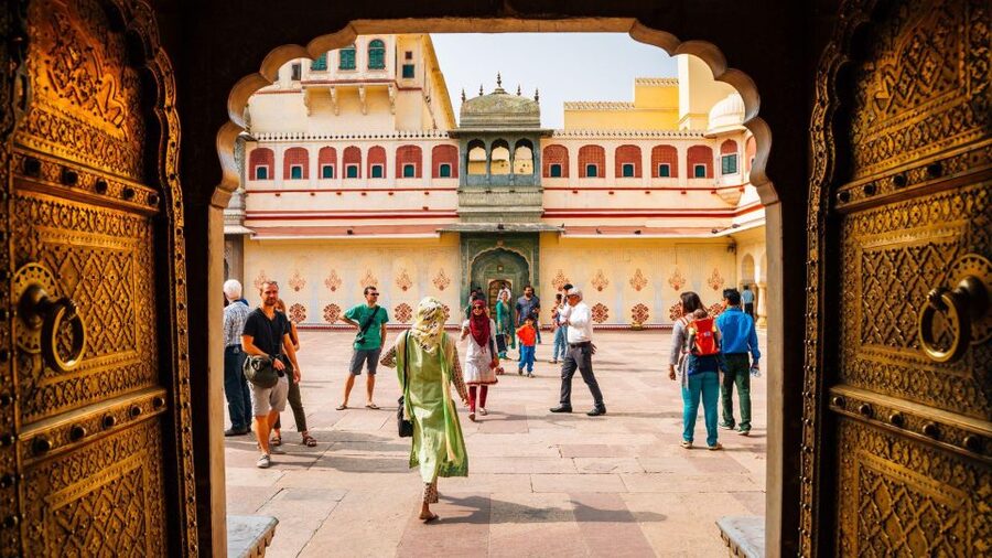 Jaipur: Full-Day Private Sightseeing Tour by Tuk Tuk - Shopping, lunch, and a useful pause