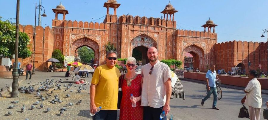 Jaipur: Full-Day Sightseeing Tour with Guide and Lunch - City Palace: royal life in the center of Jaipur