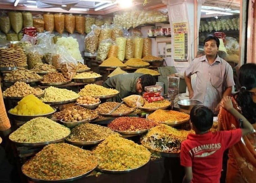 Jaipur: Guided History Walking Tour with Food Tasting - Chaura Rasta: tea, street food, and city details