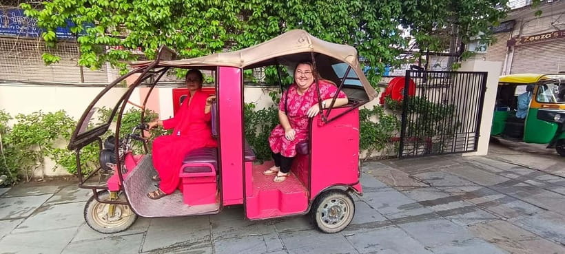 Jaipur Half-Day City Tour By E-Rickshaw with Female Driver - Why a women-driven e-rickshaw changes the Jaipur experience