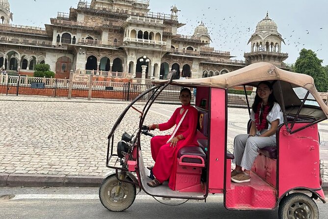 Jaipur Half-Day Heritage Tour by Women-Driven E-Rickshaw - Ramgarhmode introduces the makers behind the goods