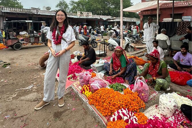 Jaipur Half-Day Heritage Tour by Women-Driven E-Rickshaw - The flower market brings Jaipur to life early