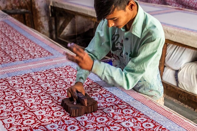 Jaipur Half-Day Shopping Tour with Hand Block Printing Class - Maniharo Ka Rasta and the making of lac bangles