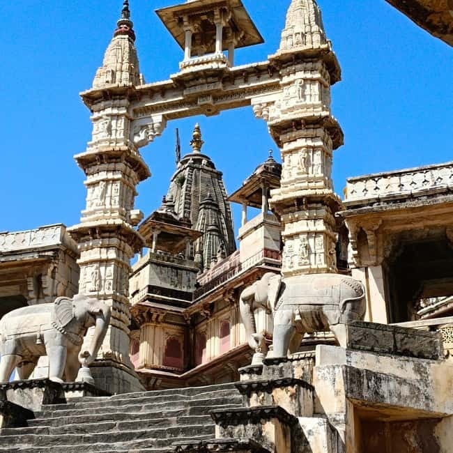 Jaipur Half Day Tour By Tuk Tuk With Local Chaiwala - Private Guides, Languages, and Flexible Routing