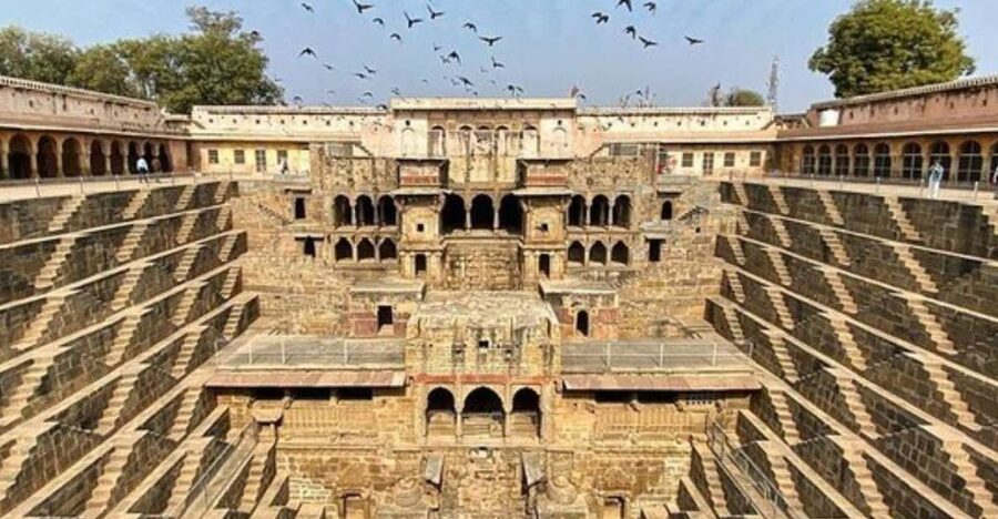 Jaipur: Haunted Bhangarh Fort and Abhaneri Stepwell Day Trip - Reaching Bhangarh Fort before sunset