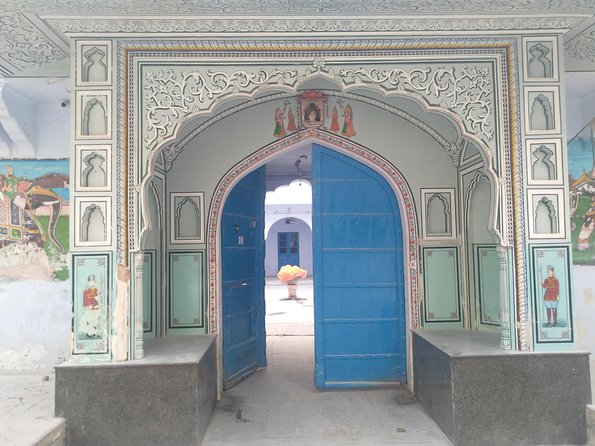 Jaipur Heritage Walking Tour - Local life, Havelis and Temples - The flower and vegetable market shows Jaipur at work
