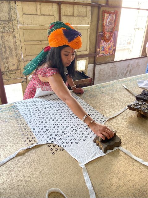 Jaipur: local workshop tour (Handblock printing) - The showroom visit: useful, but keep your budget in mind