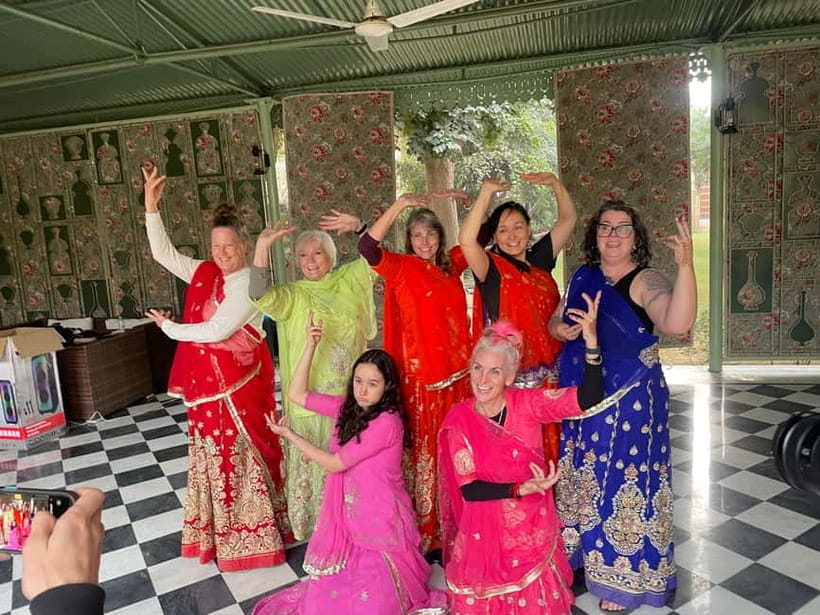 Jaipur: Namaste Bollywood l Dance like a Star - Warming Up and Hearing the Song