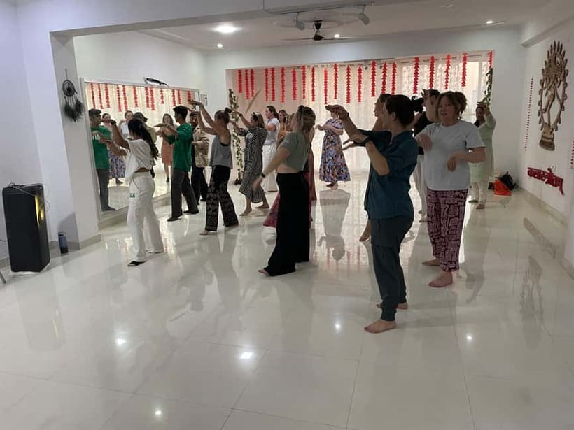 Jaipur: Namaste Bollywood l Dance like a Star - Building the Choreography One Step at a Time