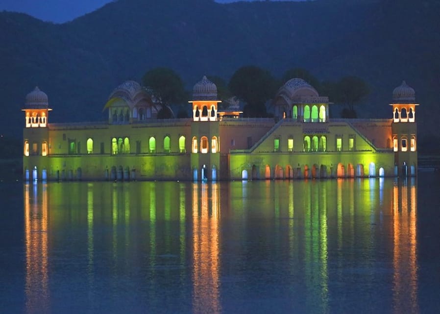 Jaipur: Night Tour of Amer & pink city by an open air jeep - Hawa Mahal and Jaipur’s most familiar facade