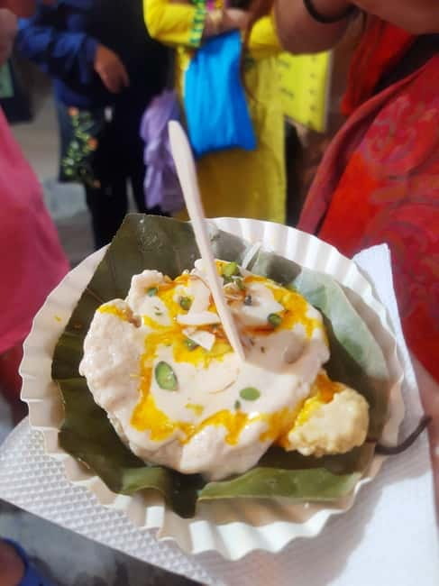 Jaipur : No Diet Club Amazing Street Food Tasting in Jaipur - Pyaz kachori and samosa: a powerful first taste