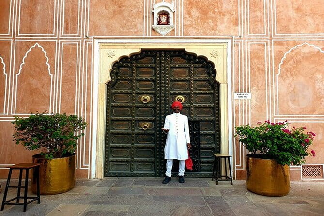 Jaipur One Day Private Sightseeing Tour with Guide - Why a private car works well in Jaipur
