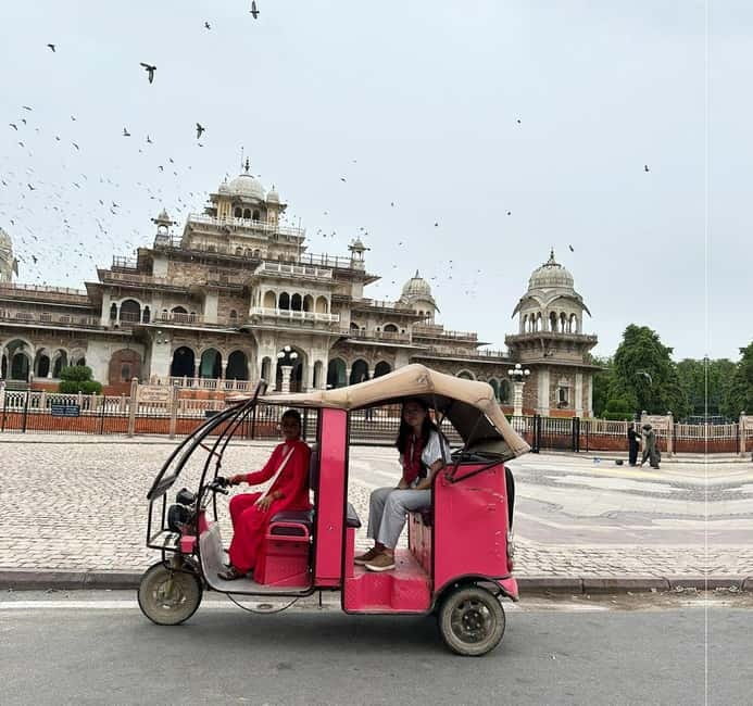 Jaipur Private City Tour with a Women-Driven E-Rickshaw Ride - Amber Fort and the climb into Jaipur’s royal past