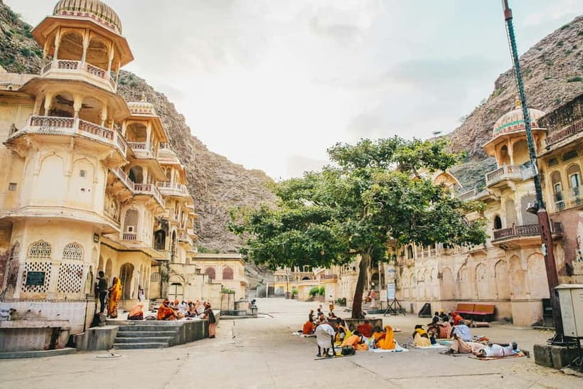 Jaipur: Private City Tour with Car, Guide, Tickets & Lunch - Jal Mahal: a short stop with a strong view
