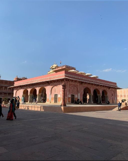 Jaipur: Private City Tour with Car, Guide, Tickets & Lunch - City Palace: royal rooms and practical context