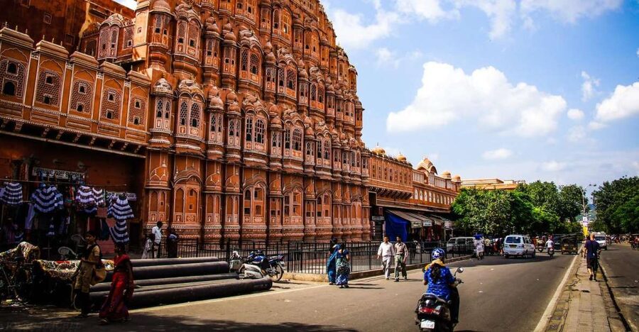 Jaipur: Private Full-Day City Tour by Tuk-Tuk or Car - Amber Fort and Panna Meena Stepwell