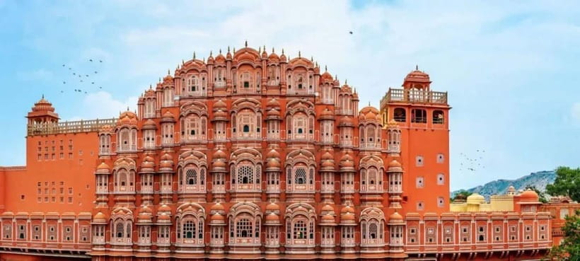 Jaipur: Private Full-Day City Tour with Car and Guide - Jal Mahal offers a quiet change of pace