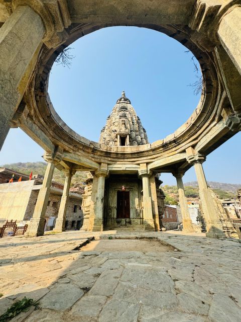 Jaipur: Private Full Day Sightseeing Tour By Car with Guide - City Palace and the living royal quarter