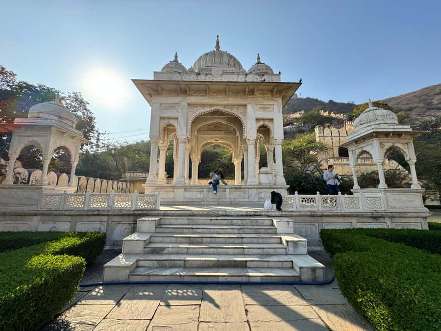 Jaipur: Private Full-Day Sightseeing Tour by Tuk-Tuk - Tuk-tuk or air-conditioned car?