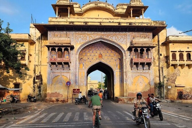 Jaipur Private Full-Day Sightseeing Tour by Tuk-Tuk with Pickup - Panna Meena Kund and market time need clarification