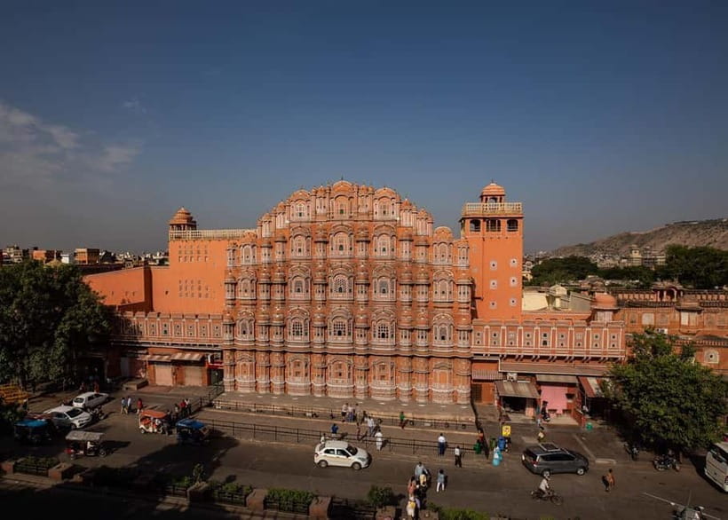 Jaipur: Private Full-Day Tour of the Heritage Pink City - Gaitor Ki Chhatriyan: a quieter architectural pause