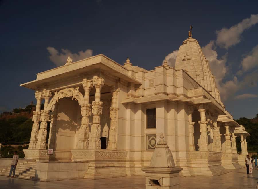 Jaipur: Private PinkCity & Stepwell Heritage Tour with Guide - City Palace and the continuing royal connection