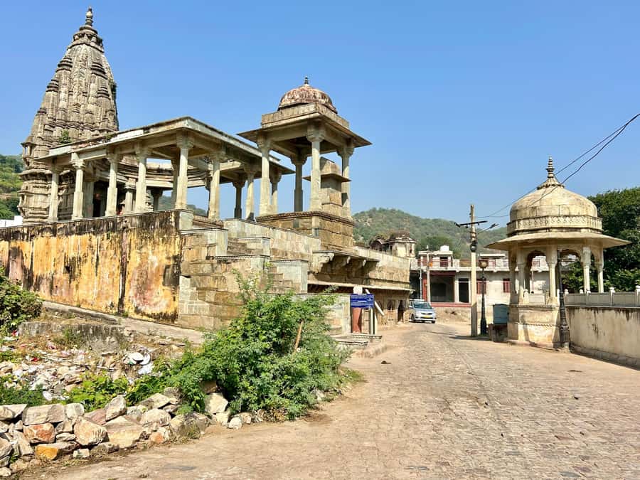Jaipur: Private PinkCity & Stepwell Heritage Tour with Guide - Jantar Mantar, where stone becomes a scientific tool