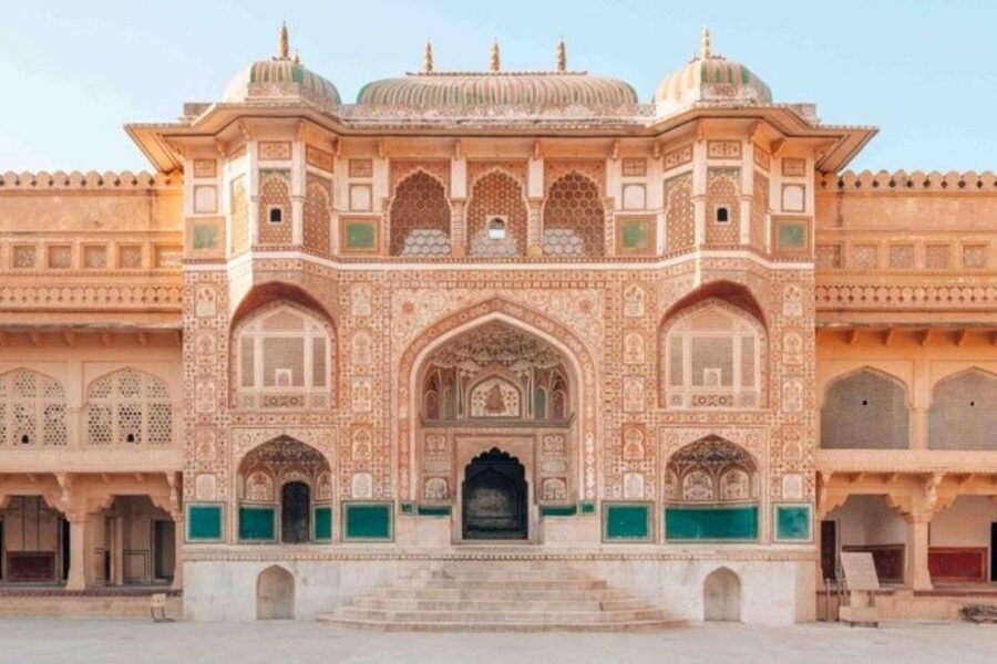 Jaipur: Private Sightseeing Day Tour with Guide by Car - City Palace: royal courtyards in the old city