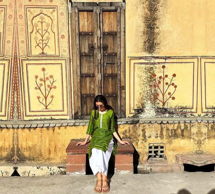 Jaipur: Private Tour for Instagram and Photography Lovers - Gaitor and Jal Mahal slow the pace briefly