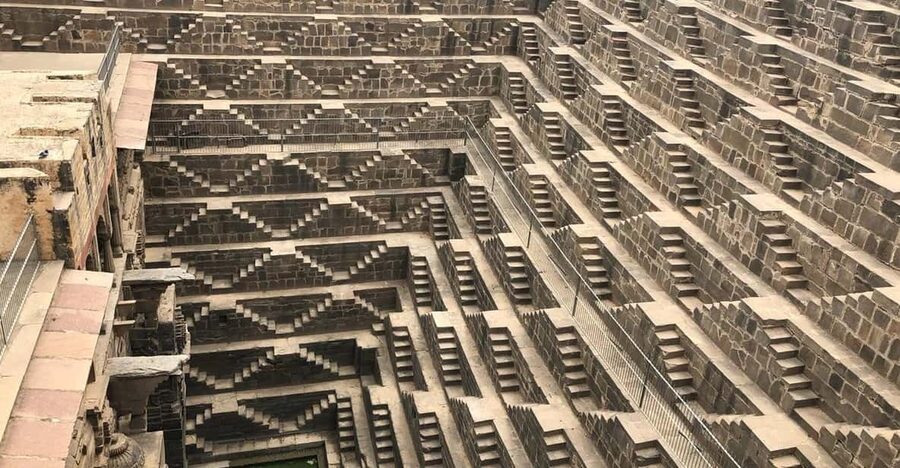 Jaipur: Same-Day Bhangarh Fort & Chand Baori Stepwell Tour - Entering Bhangarh Fort and its abandoned city