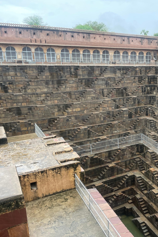 Jaipur: Same-Day Bhangarh Fort & Chand Baori Stepwell Tour - Lunch at a palace hotel