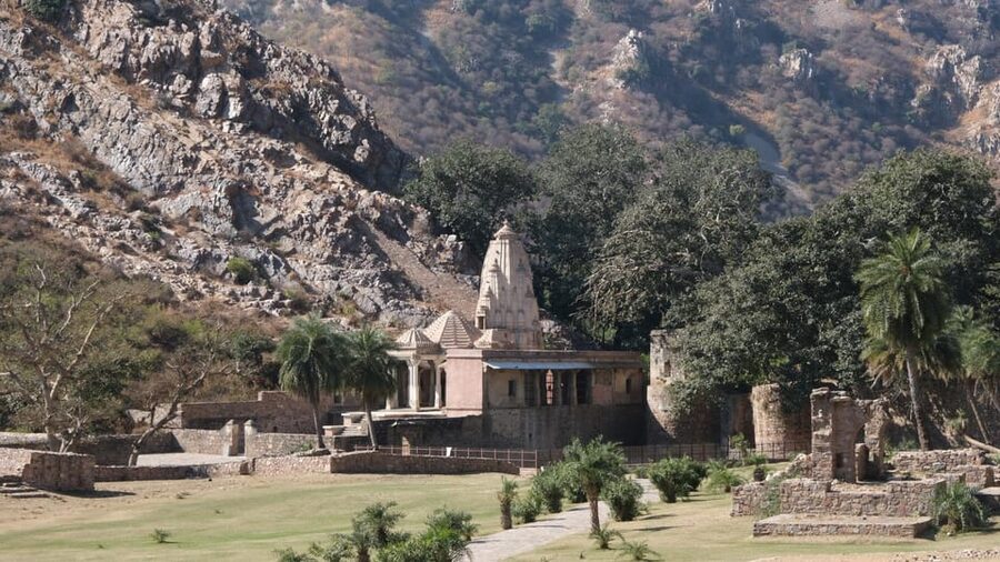 Jaipur: Same-Day Bhangarh Fort & Chand Baori Stepwell Tour - The ride back to Jaipur